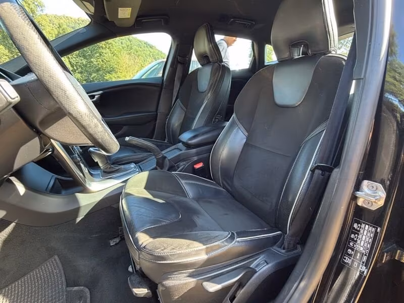Volvo V40 D4 Geartronic R-Design Momentum