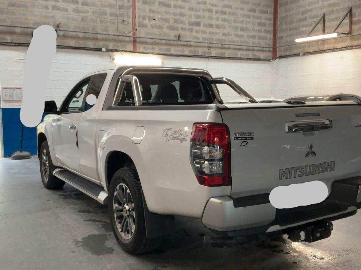 Mitsubishi L200 2.3 D Club Cab 4x4 Super Select Intense
