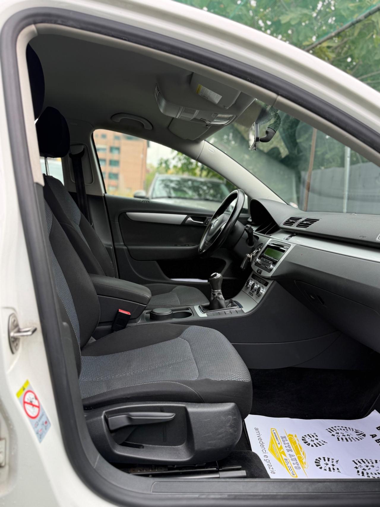 Volkswagen PASSAT 1.6 TDI 2013 SW BLUEMOTION