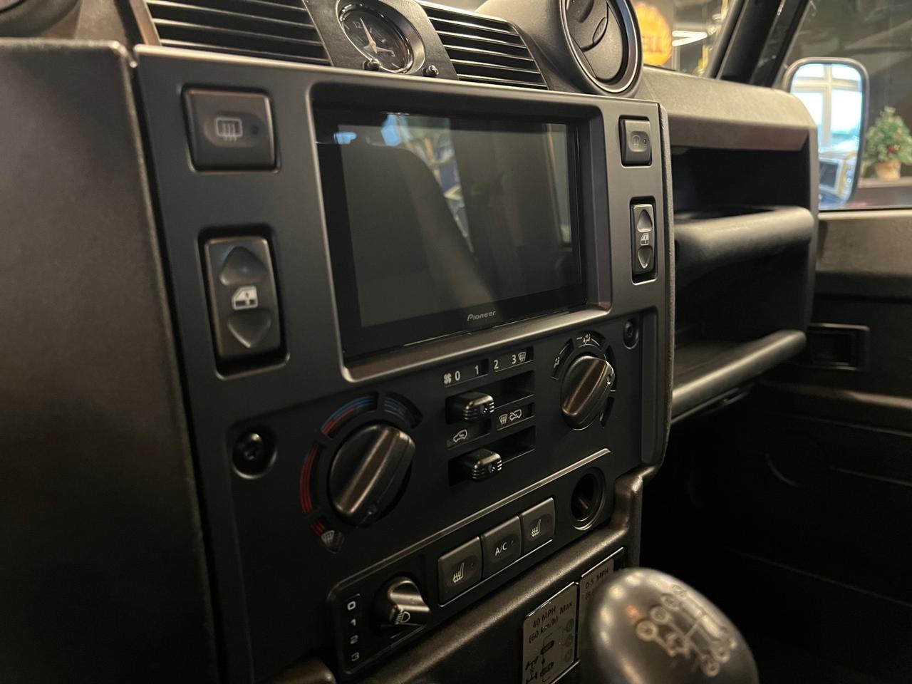 Land Rover Defender 110 2.4 TD4 Station Wagon SE