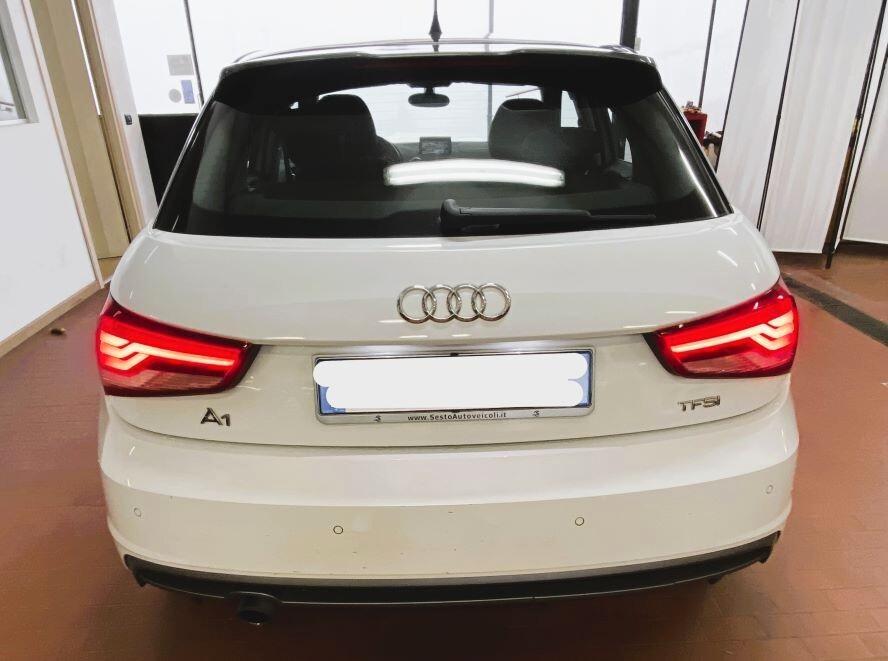 Audi A1 SPB 1.0 TFSI AUTOM. S-LINE NAVY OK NEOPATENTATI