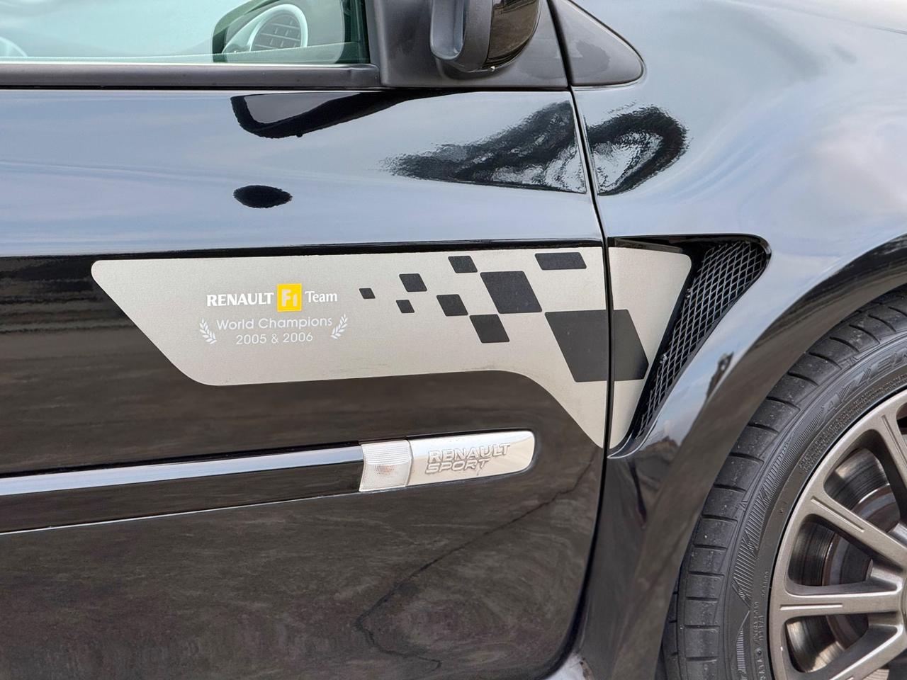 Renault Clio 3 RS F1 R27 N3196 197cv 2008