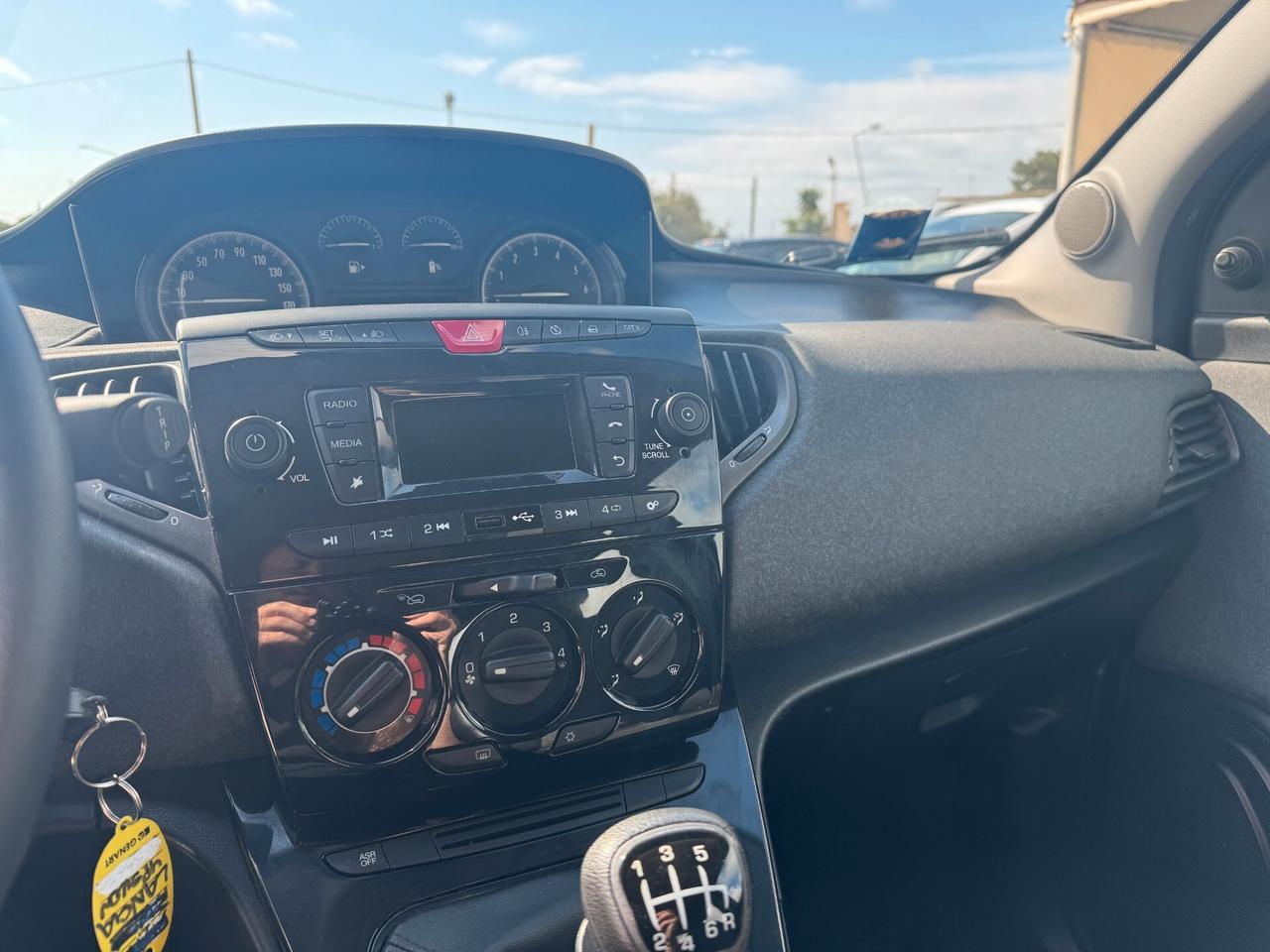 Lancia Ypsilon 1.0 FireFly 5 porte S&S Hybrid