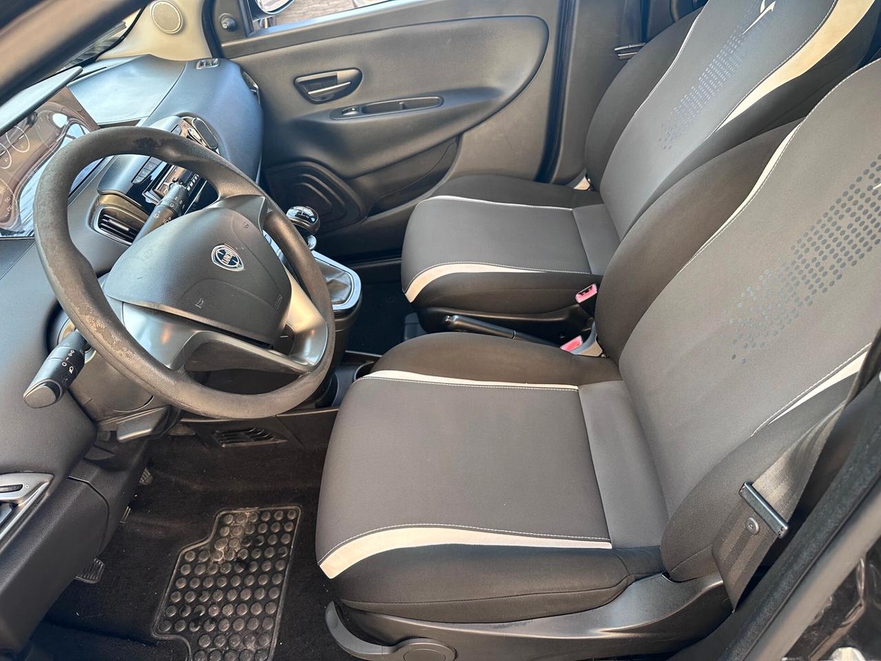 Lancia Ypsilon 1.2 69 CV 5 porte Silver