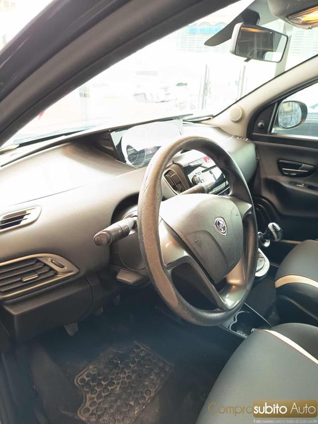 LANCIA Ypsilon 1.2 69 CV 5 porte Gold