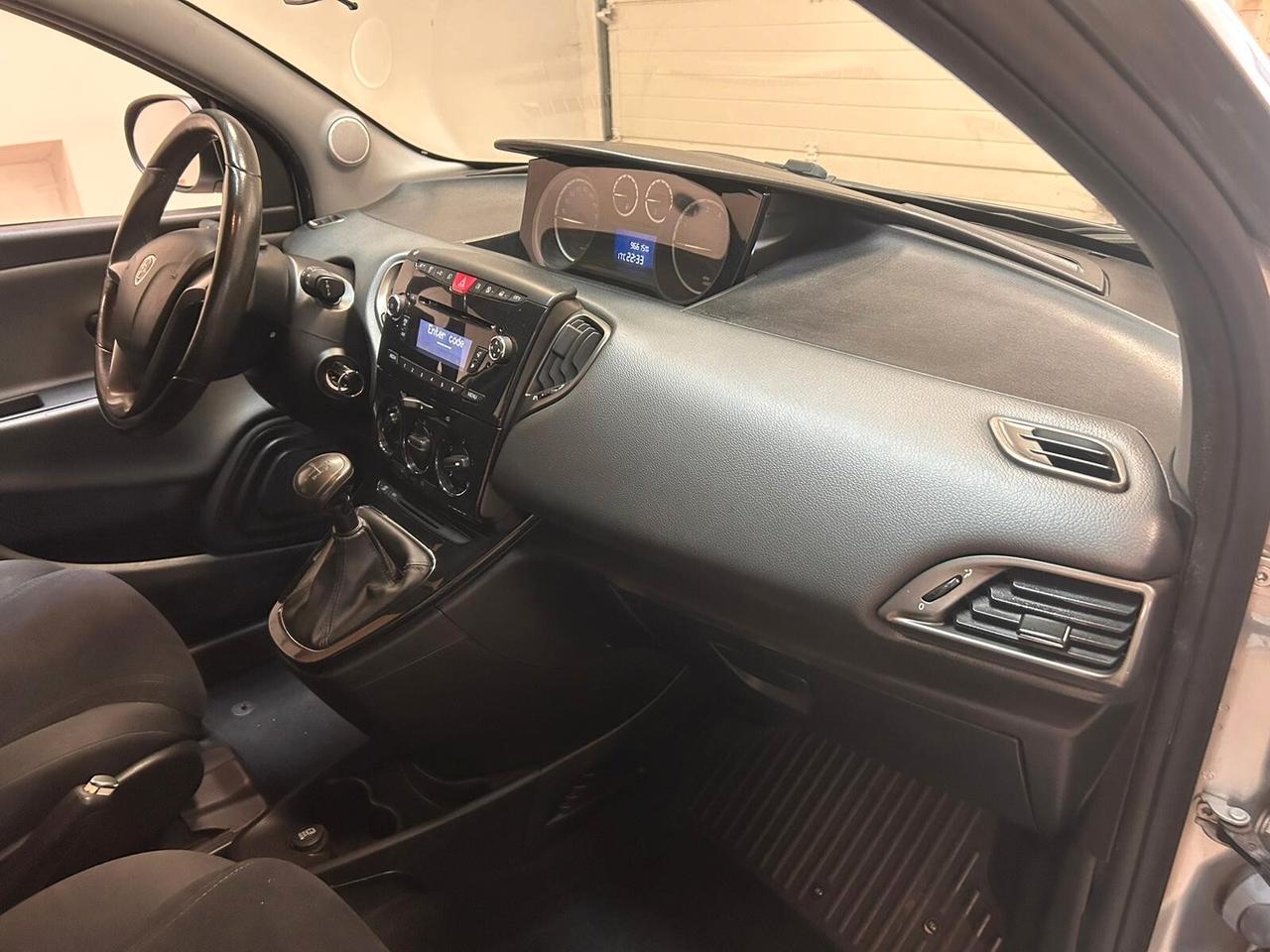 Lancia Ypsilon 1.2 69 CV 5 porte S&S Platinum