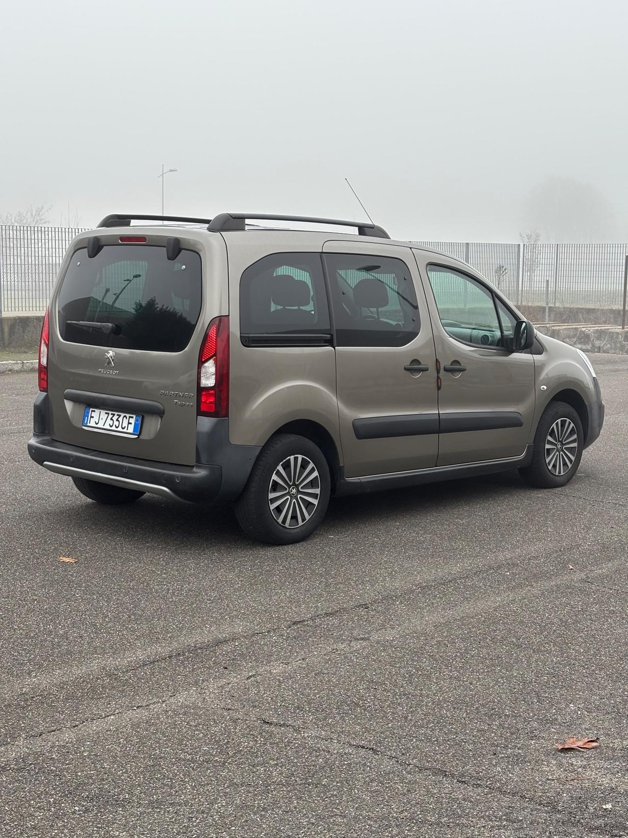 Peugeot Partner Tepee BlueHDi 120 S&S Outdoor