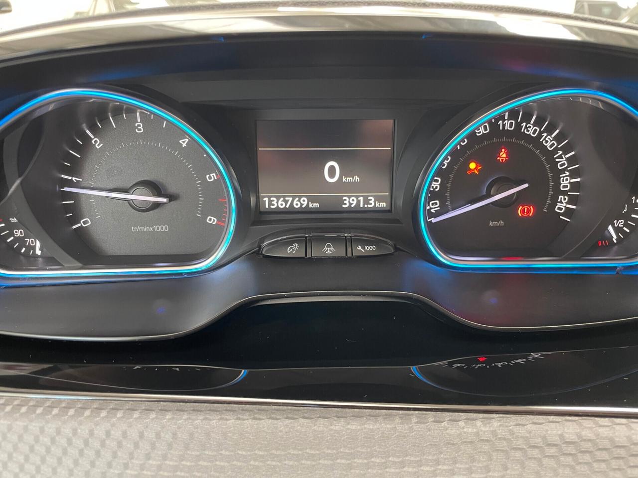 Peugeot 2008 1.5 BlueHDi 100 CV Allure