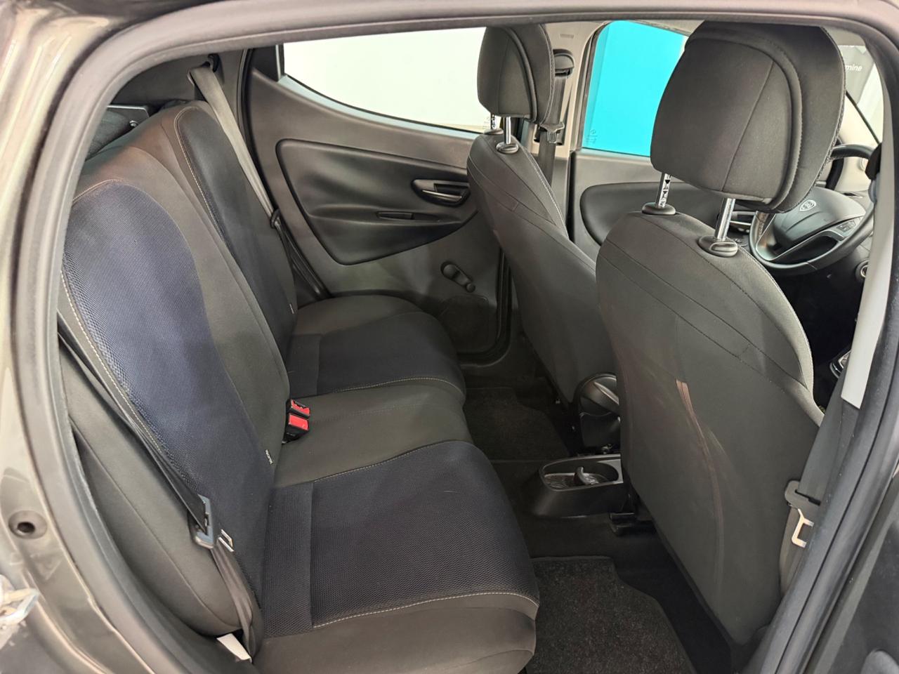 LANCIA YPSILON 1.2 BENZINA MOMO DESIGN S