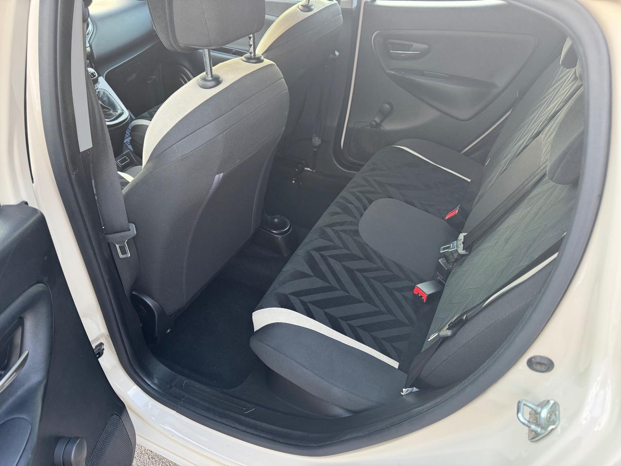 Lancia Ypsilon 1.2 69 CV 5 porte GPL Ecochic Silver