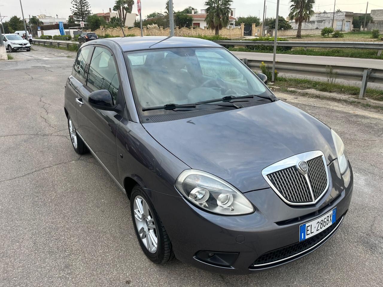 Lancia Ypsilon 1.4 Unyca GPL Unipro 2012