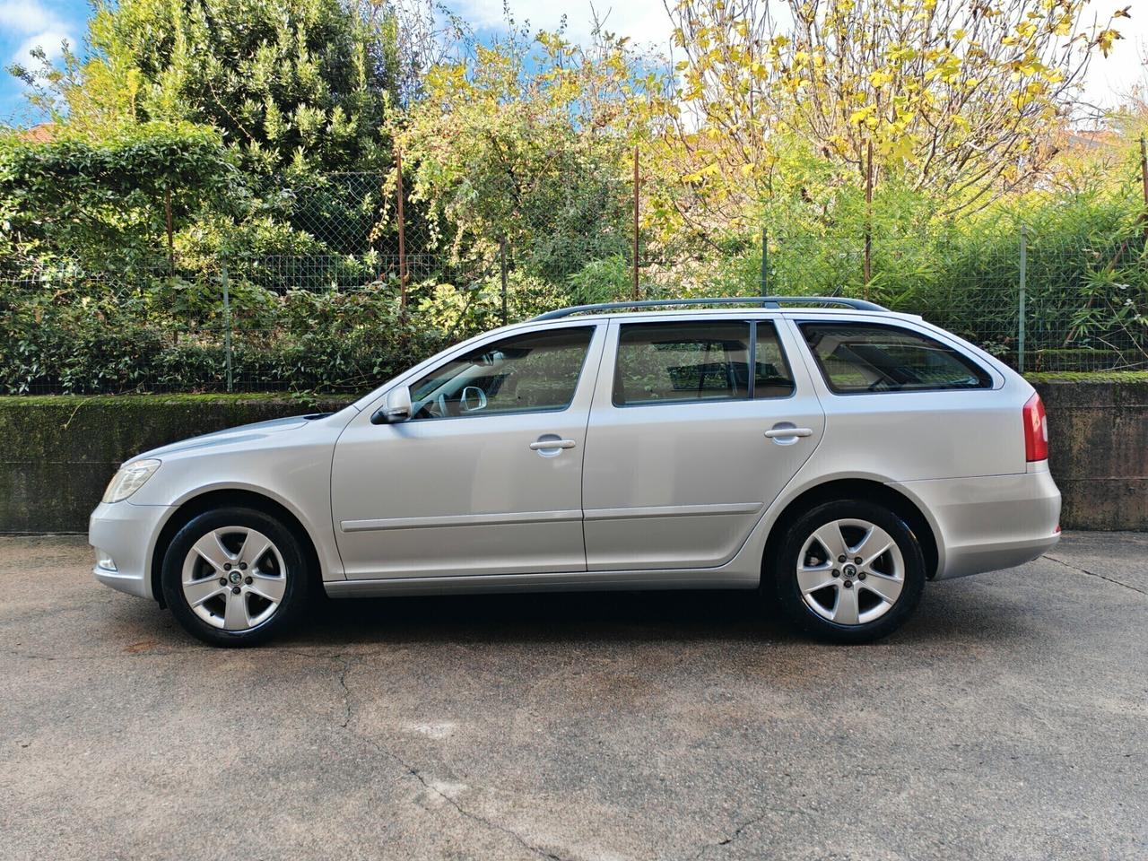 Skoda Octavia 1.6 TDI 105cv DSG / 78.000km / Unipro
