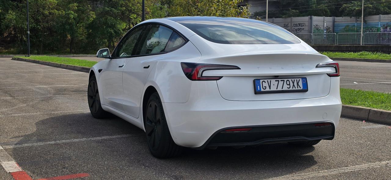 Tesla Model 3 - RWD Premium