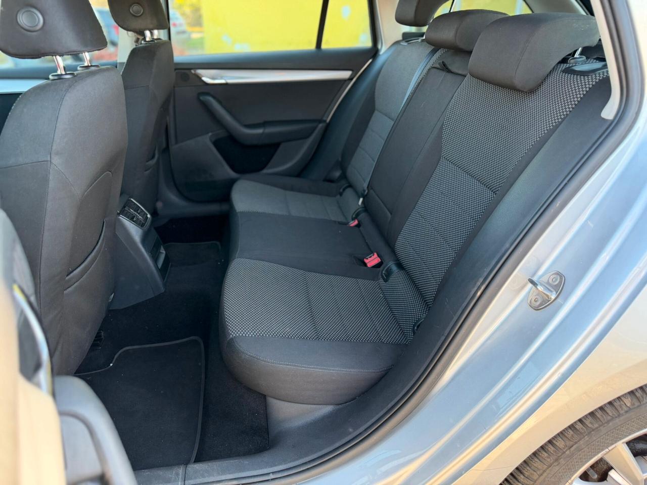 Skoda Octavia 1.6 TDI CR 105 CV DSG Wagon Elegance