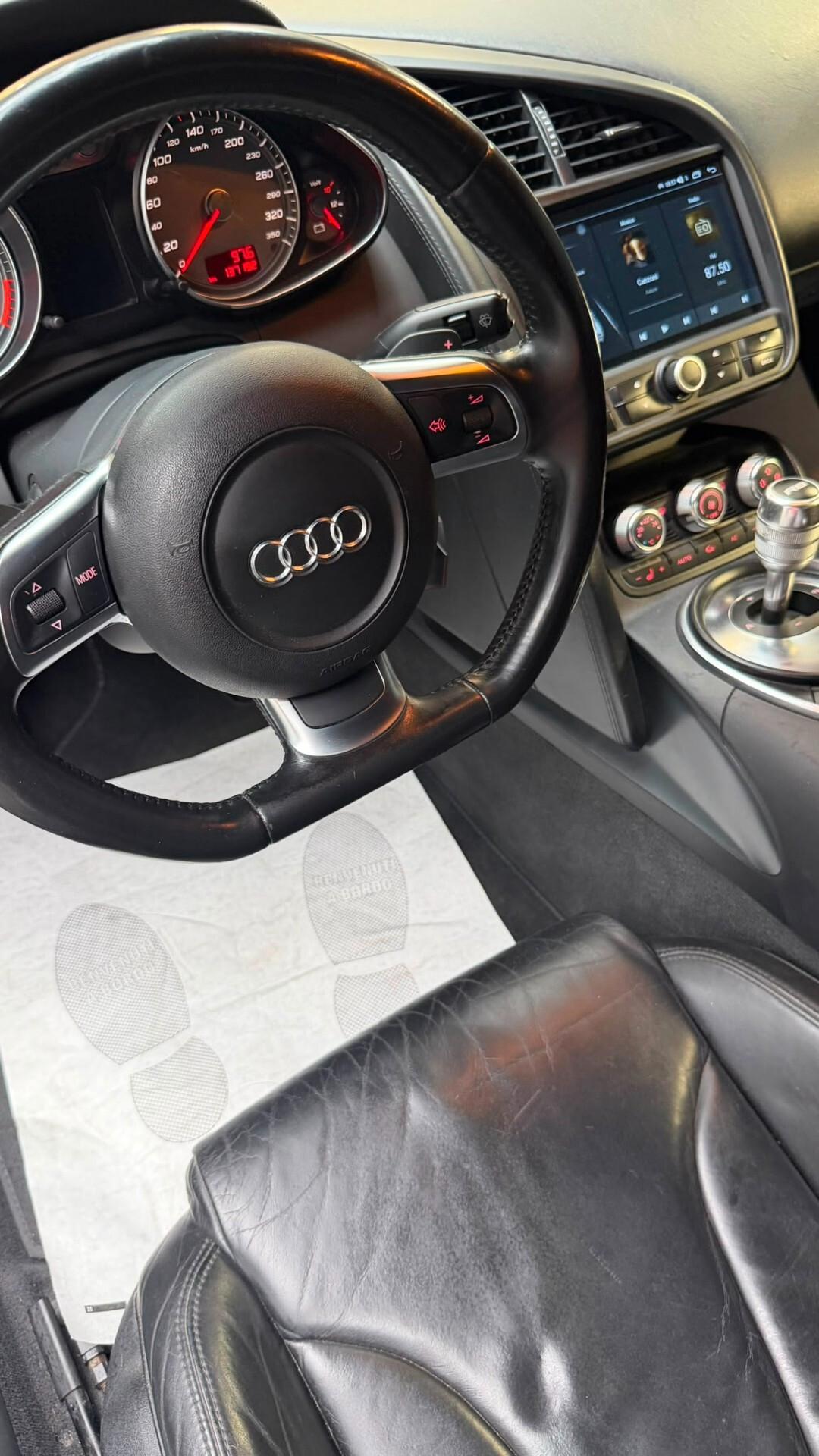 Audi R8 4.2 V8 FSI quattro R tronic