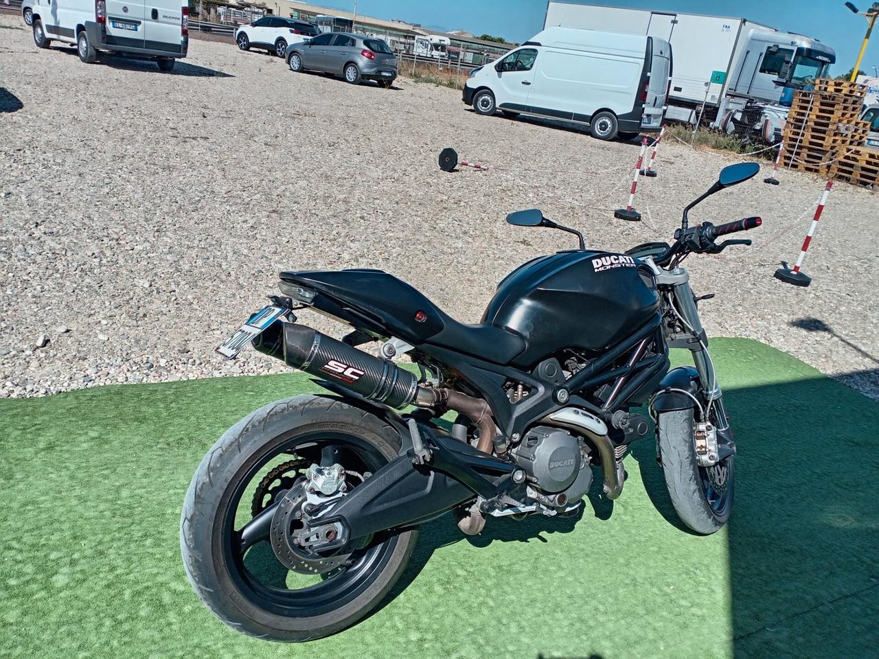 DUCATI MONSTER NAKED