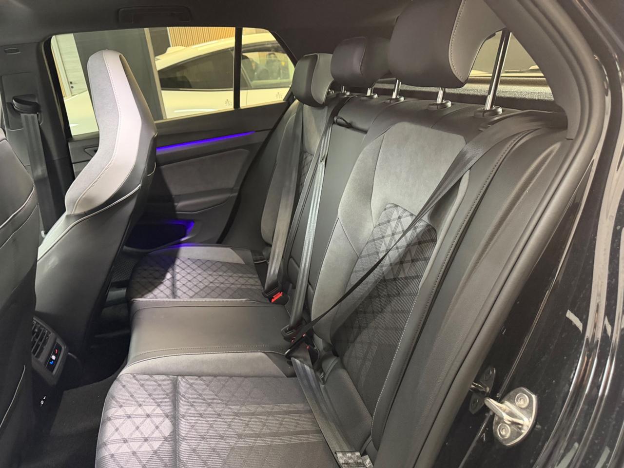 Volkswagen Golf 2.0 TDI 150 CV DSG SCR R-Line