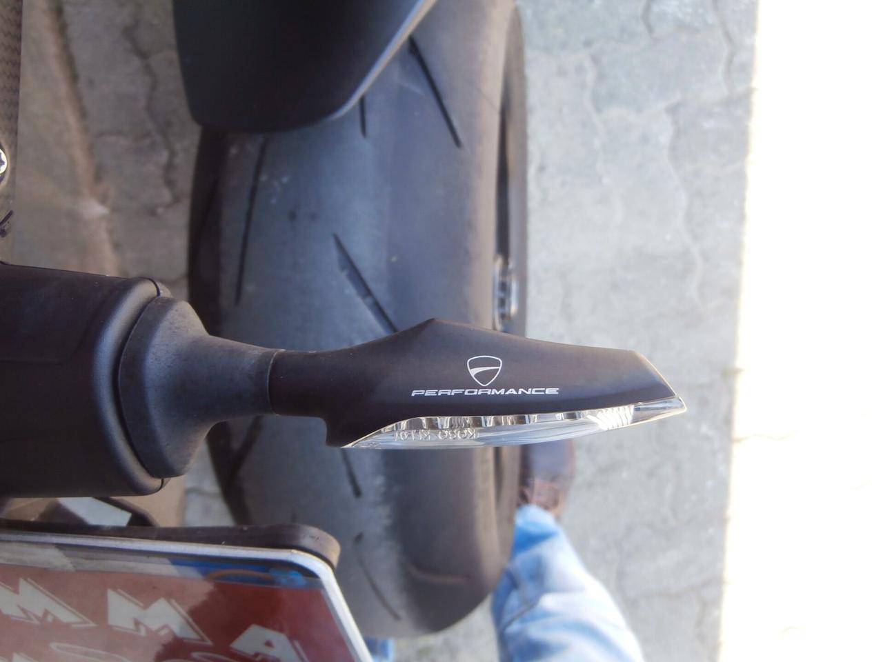 Ducati Streetfighter V4 1100 S (2020) passaggio incluso