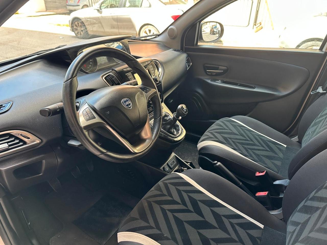 Lancia Ypsilon 1.2 69CV 5 porte Gold