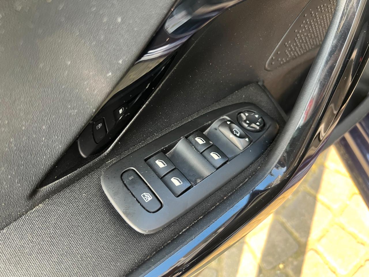 Peugeot 208 PureTech 82 5 porte Allure