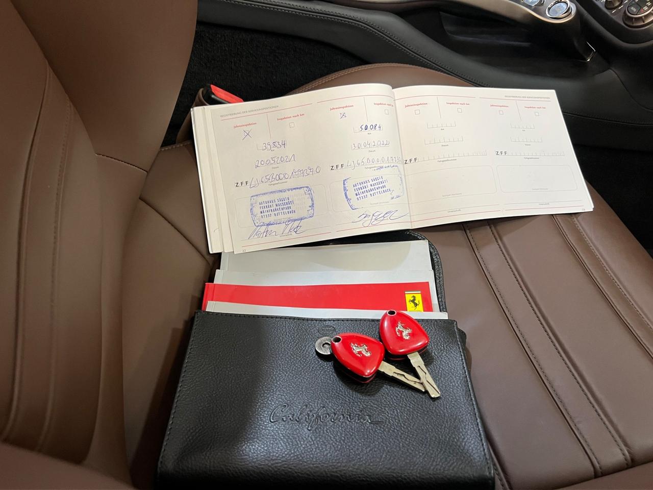 Ferrari California DCT Book service