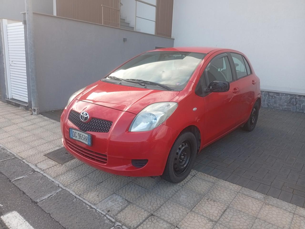 Toyota Yaris 1.0 5 porte Sol