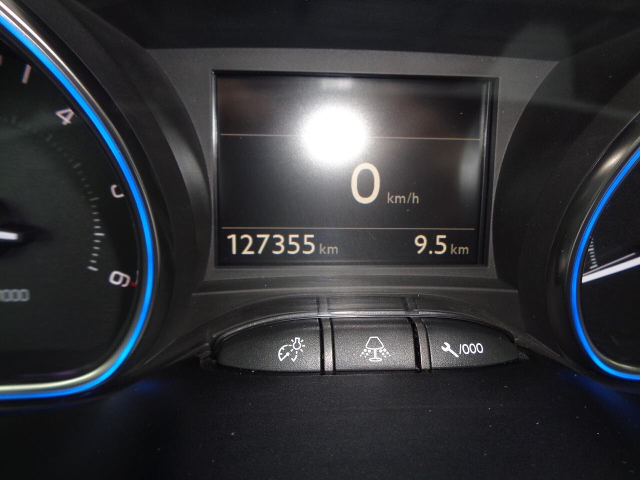 Peugeot 2008 BlueHDi 100 GT Line da vetrina