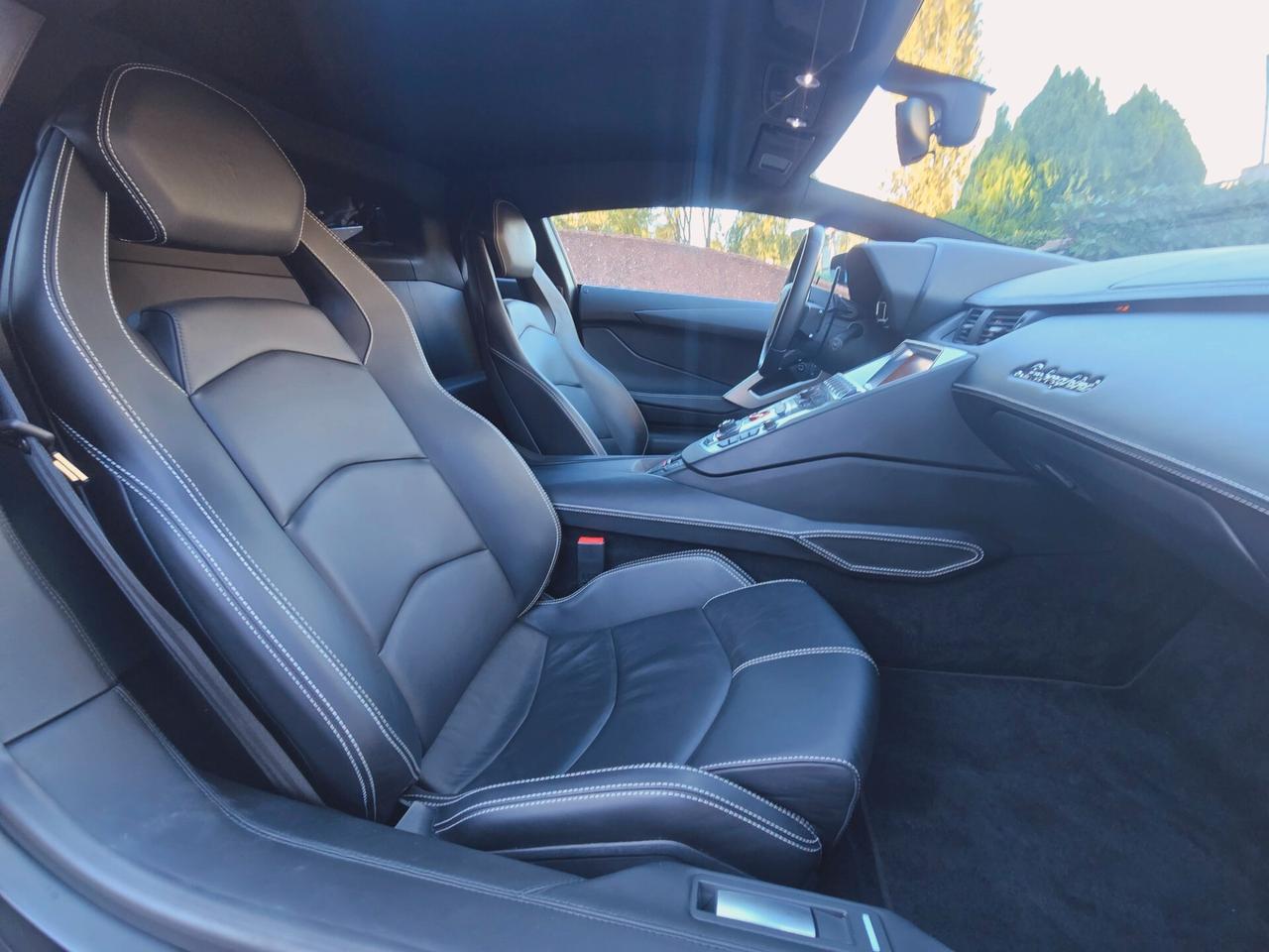 LAMBORGHINI Aventador 6.5 V12 LP700-4