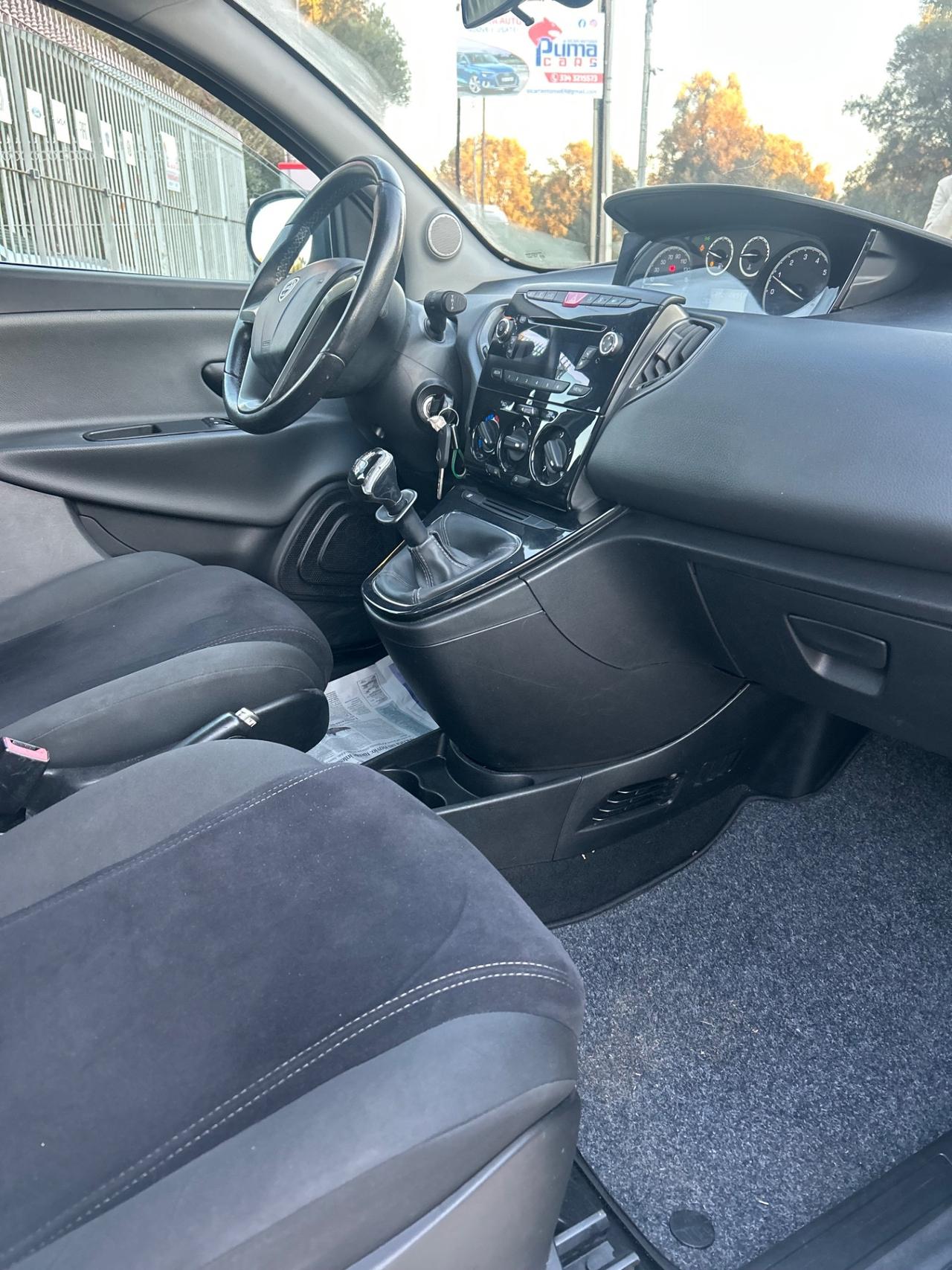 Lancia Ypsilon 1.2 69 CV 5 porte S&S Platinum