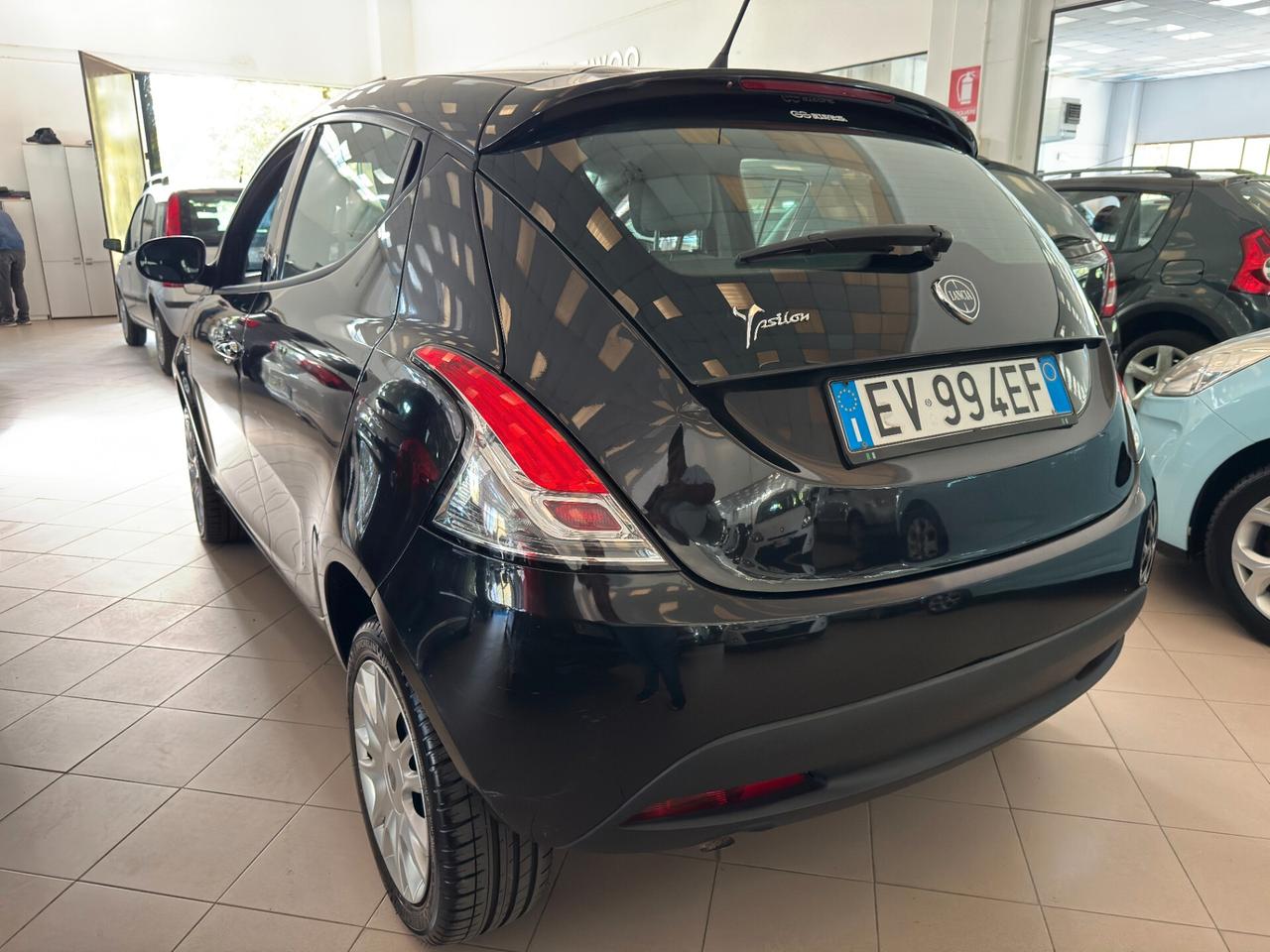 Lancia Ypsilon 0.9 TwinAir 85 CV 5 porte Metano Ecochic Gold - NEOPATENTATI