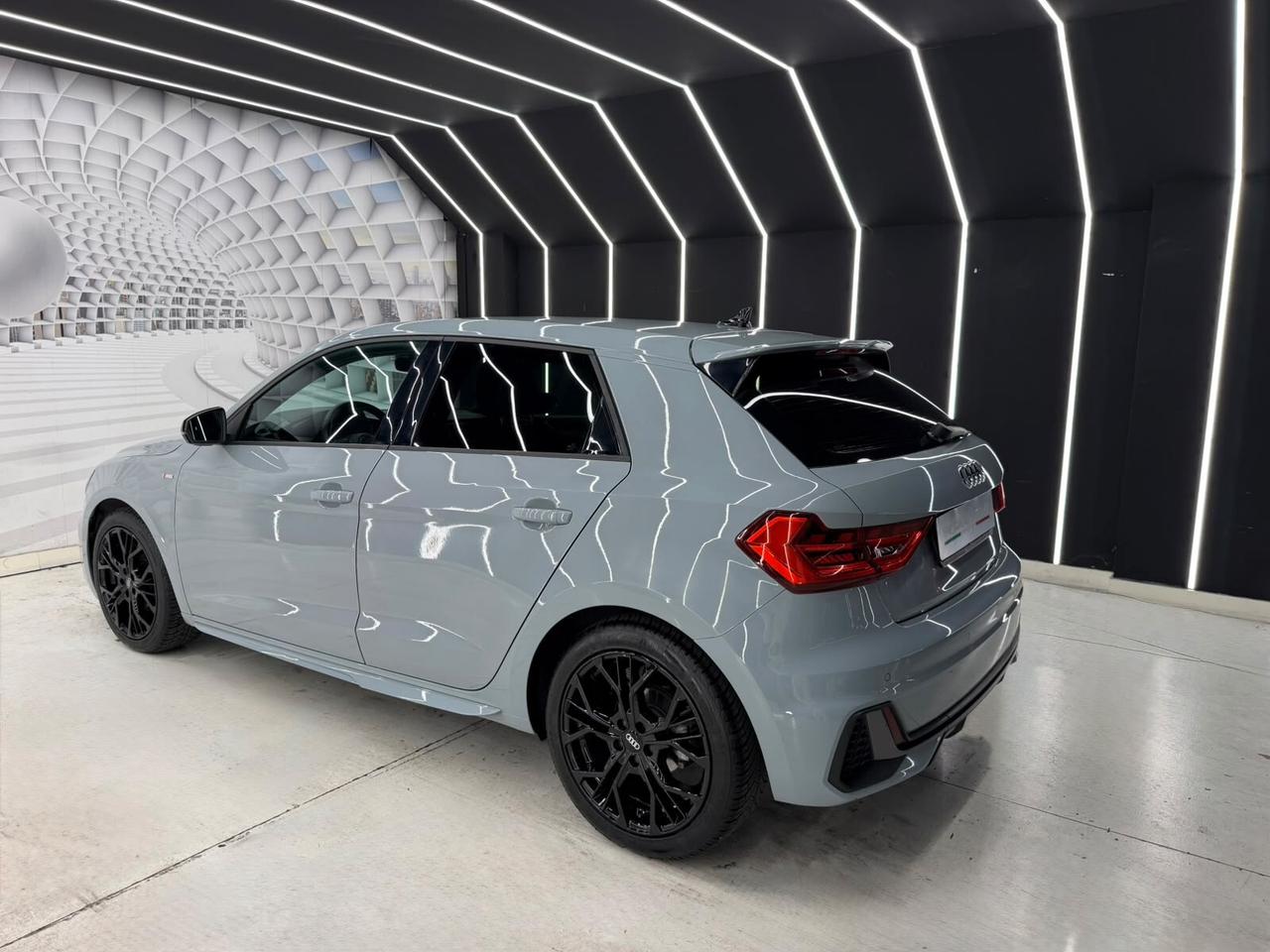 Audi A1 3XS LINE-S TRONIC-110CV-NEOPATENTATI-AUTOMATICA-KM CERTIFICATI-12MESI GARANZIA-PERMUTE