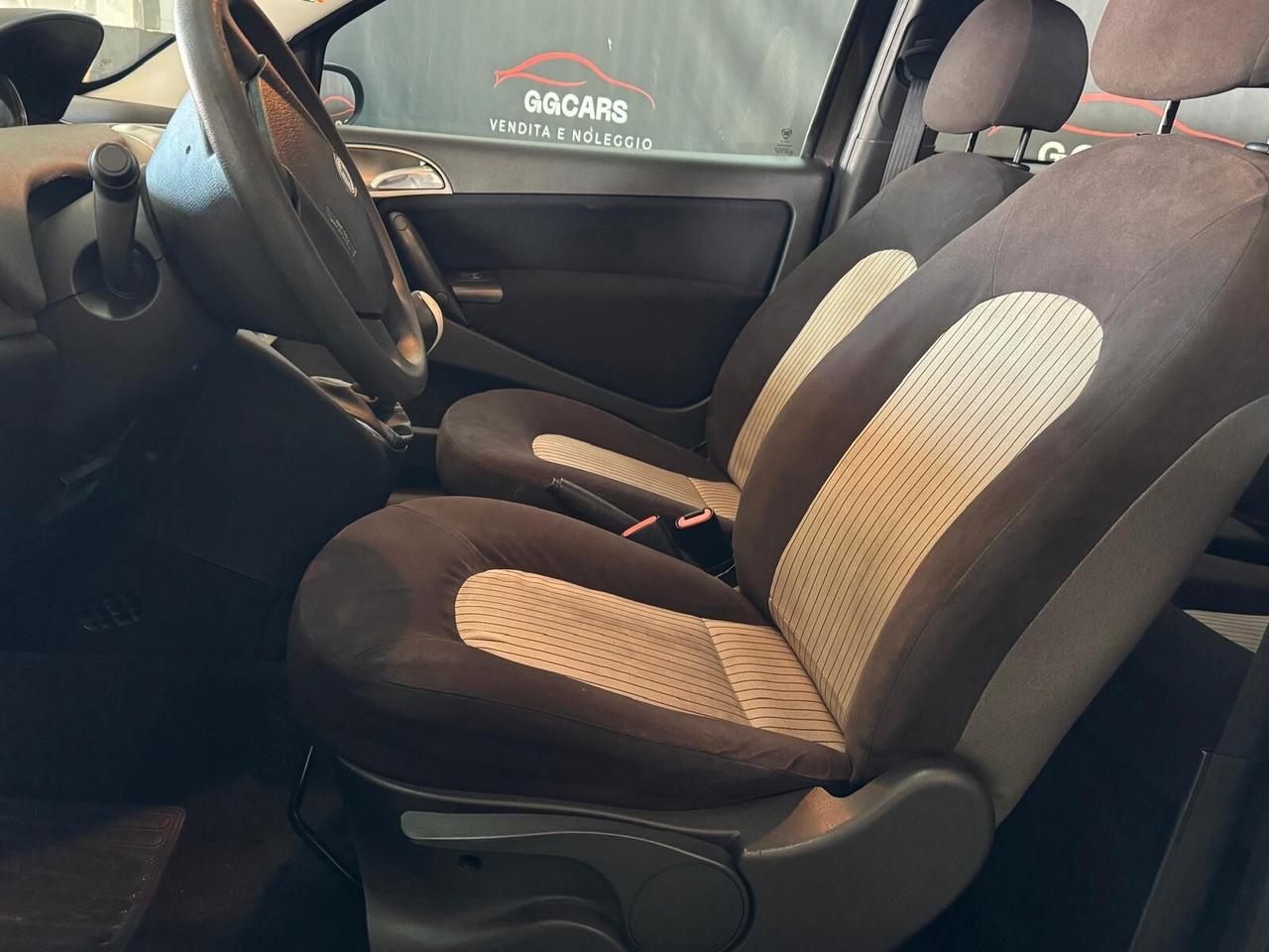 Lancia Ypsilon 1.3 MJT 75 CV Argento