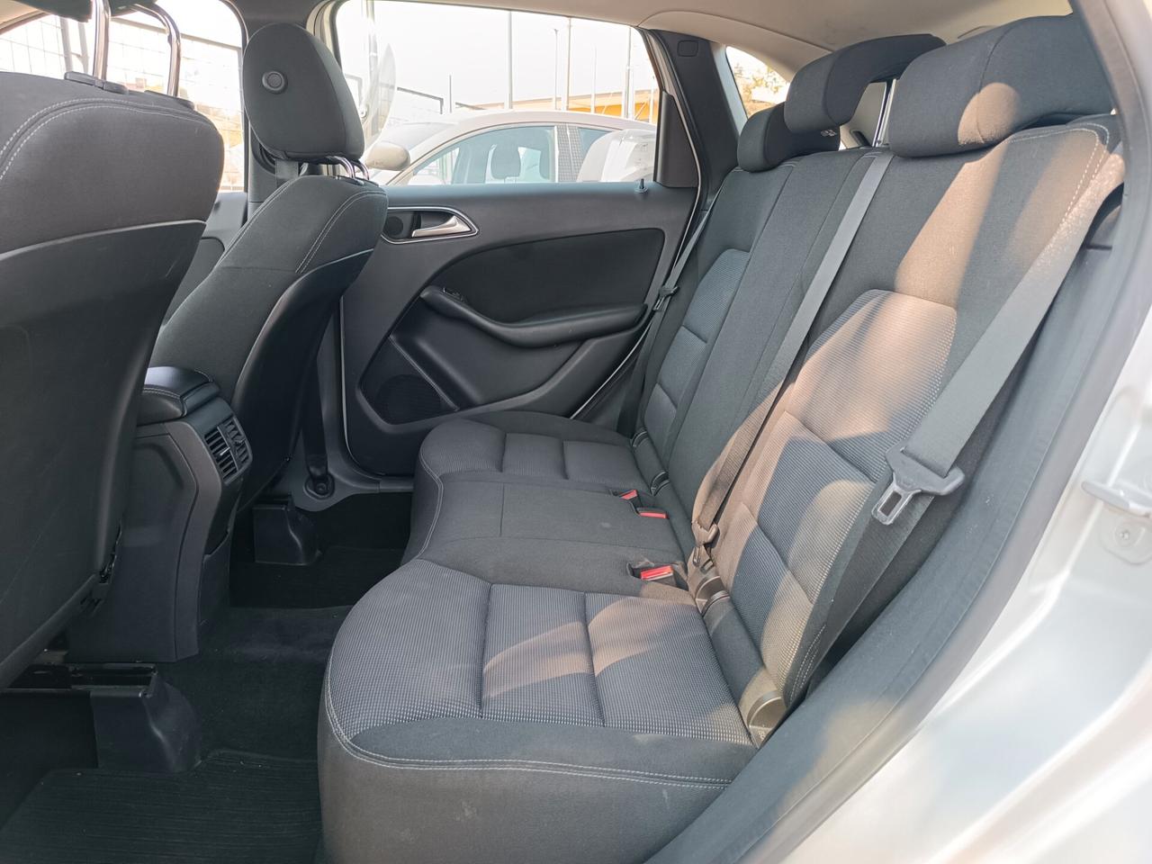 Mercedes-benz B 180 CDI Premium solo 72.000km!