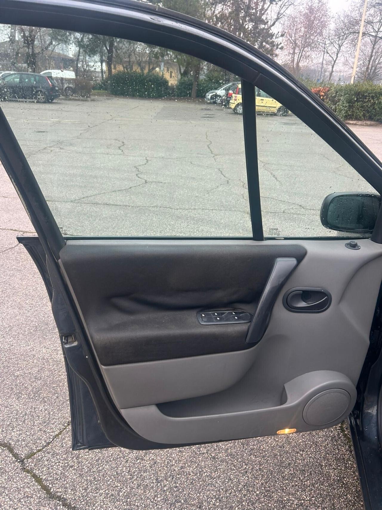 Renault Scenic Scénic 1.9 dCi/130CV Confort