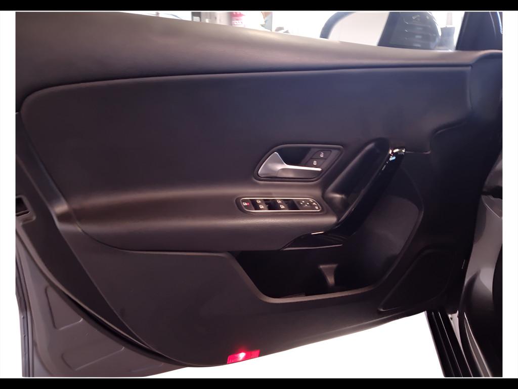 Mercedes-Benz Classe A - W177 2018 - A 180 d Sport auto