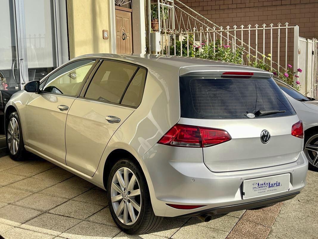 Volkswagen Golf 1.6 TDI 110 CV 5p. Comfortline BlueMotion Technology Cerchi lega da 17 – sensori park anteriore e posteriore – vetri privacy-clima bi/zona
