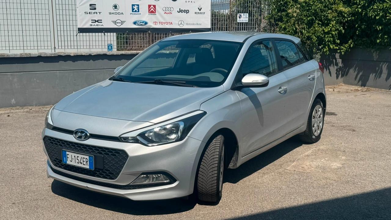 Hyundai i20 1.1 CRDi 12V 5 porte Blackline