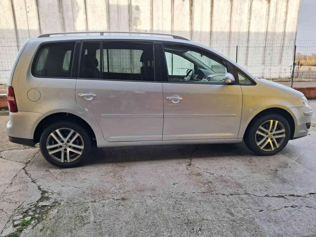 VOLKSWAGEN Touran 2.0 16V TDI Highline 7 posti neopatentati