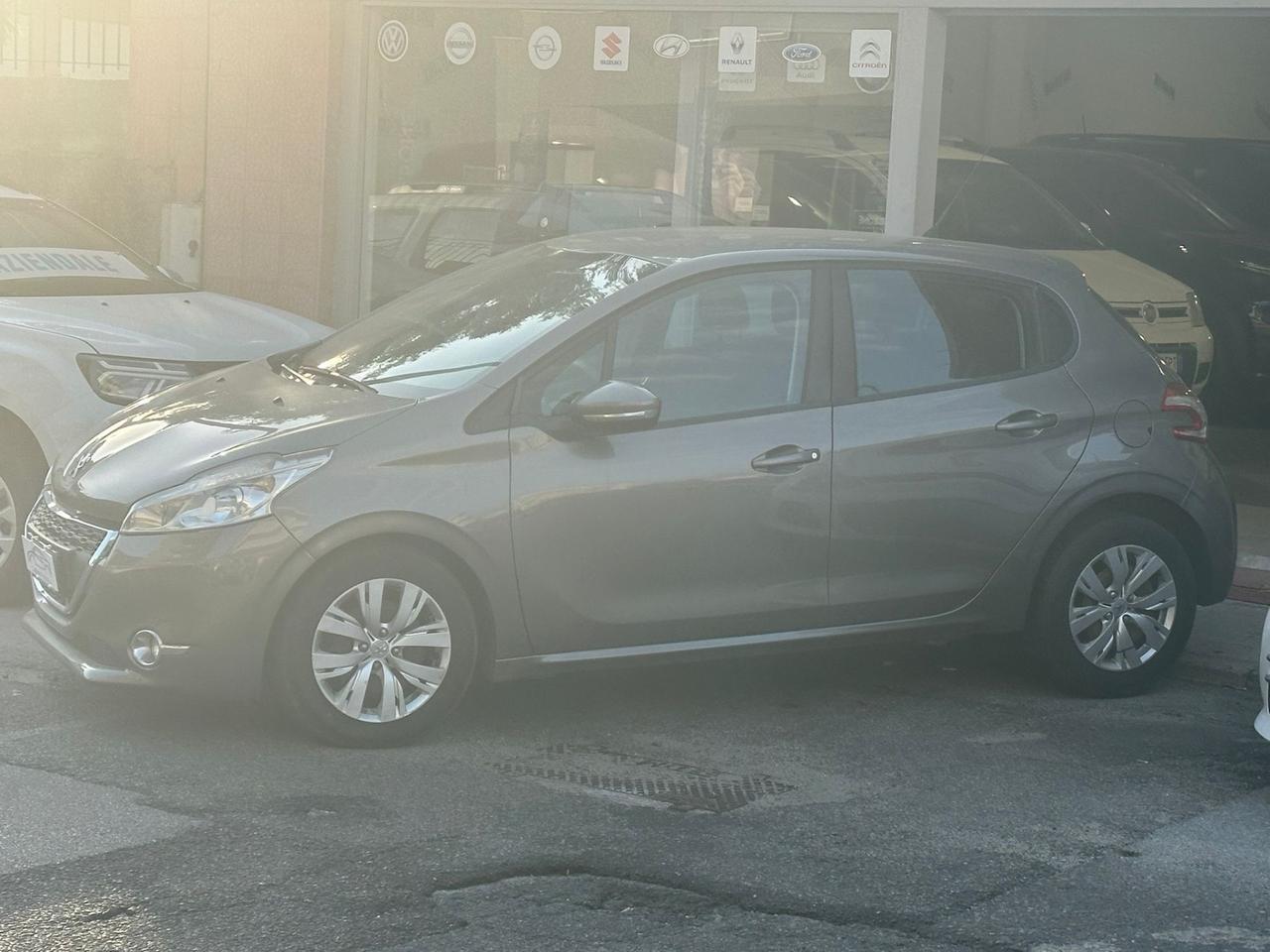 Peugeot 208 1.4 HDi 68 CV 5 porte Allure
