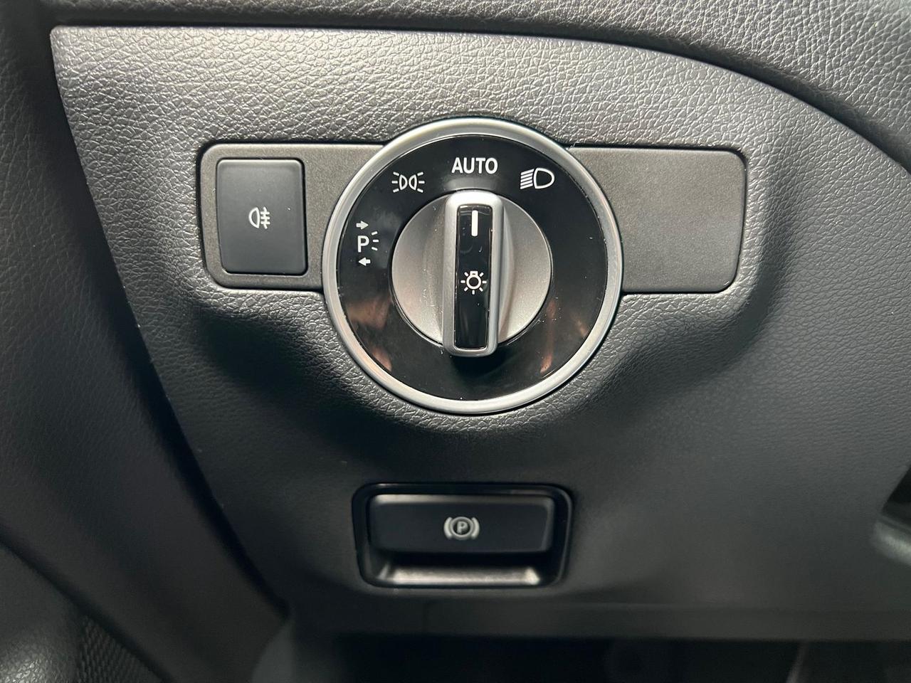 Mercedes-Benz CLA 200 D Premium