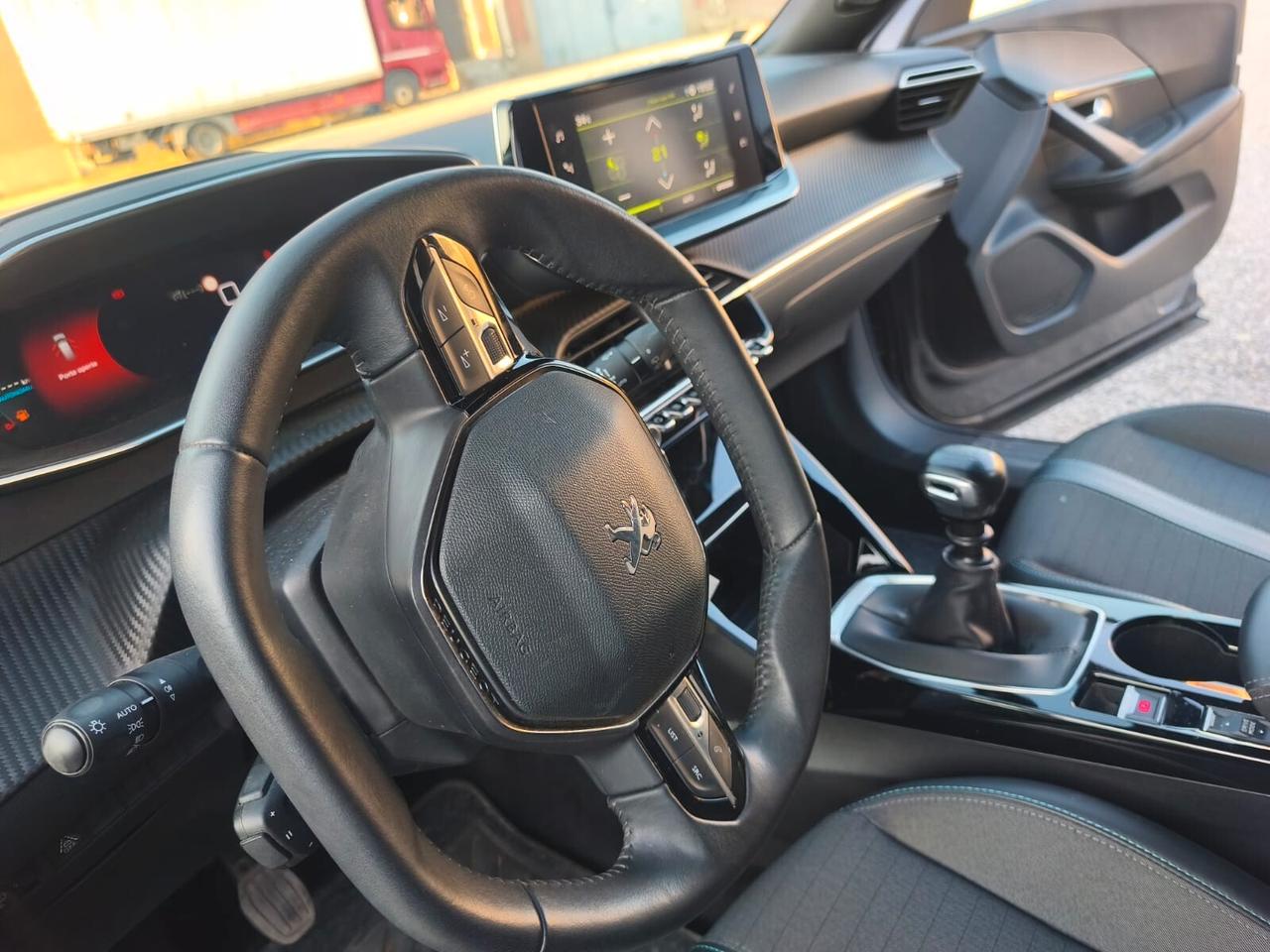 Peugeot 2008 -2023----1.2 Benzina