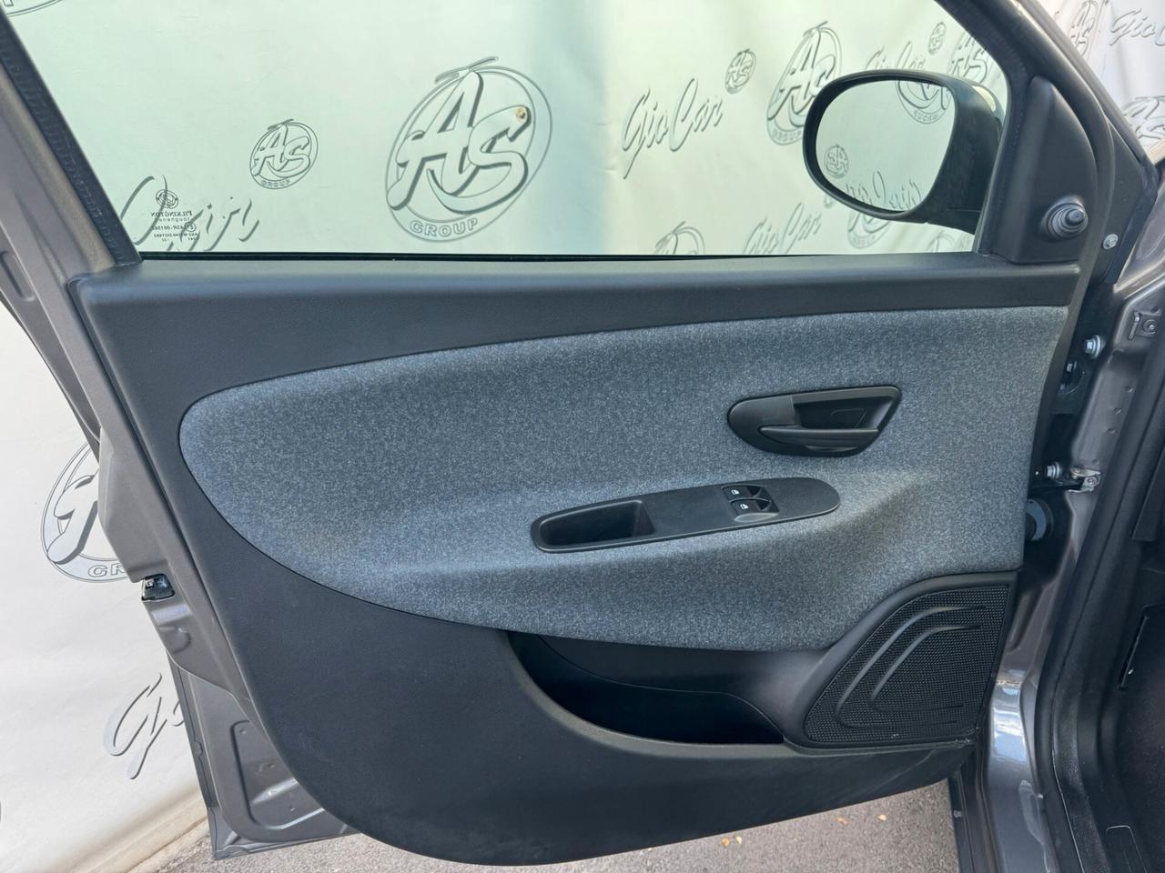 Lancia Ypsilon 1.0 FireFly 70cv Hybrid Silver