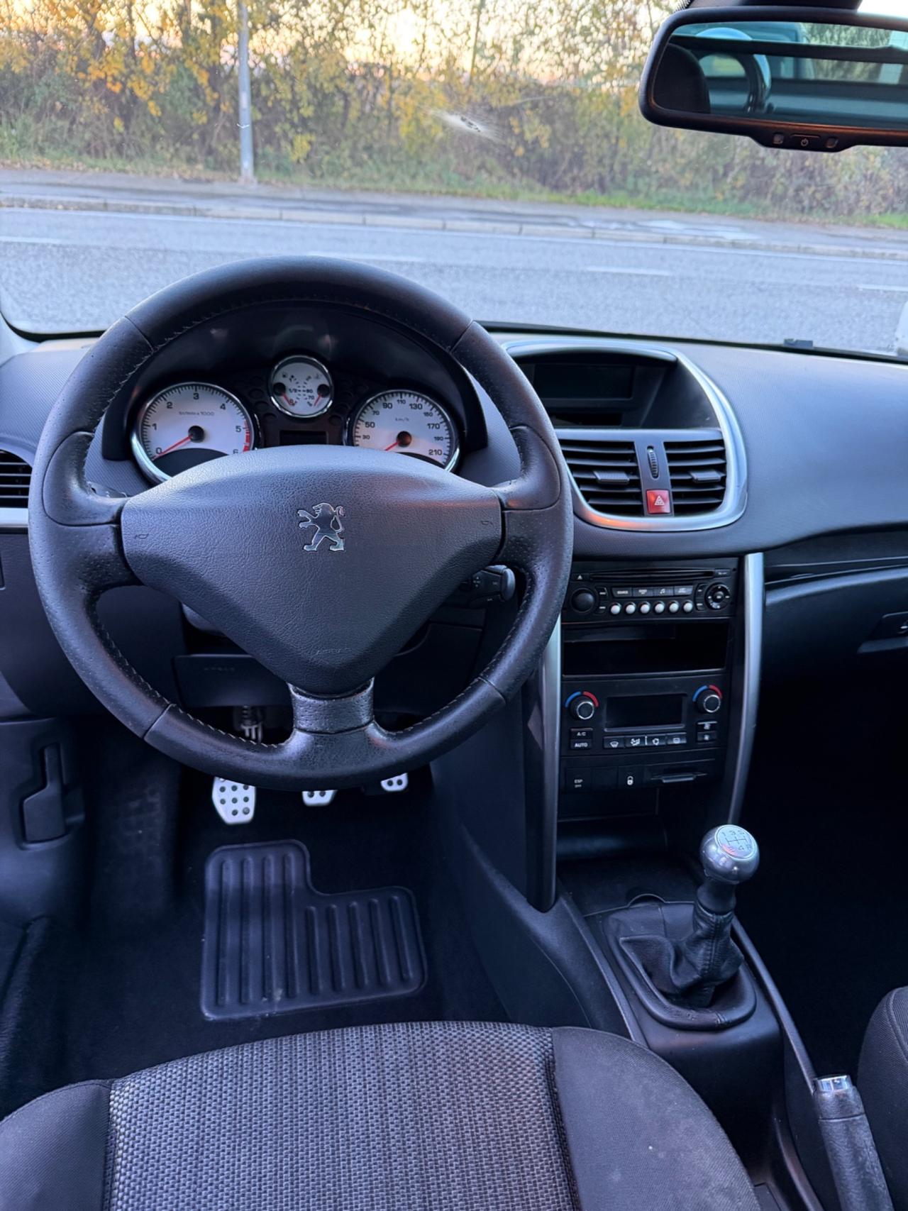 Peugeot 207 1.6 8V HDi 112CV CC Tecno
