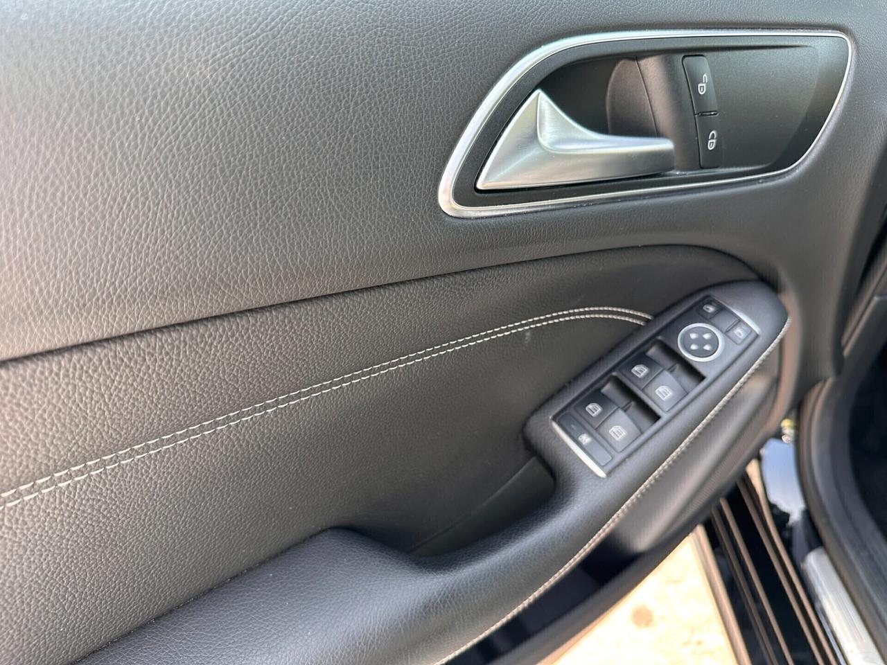 Audi A3 Sportback 30 TDI S tronic S Line / PANORAMA / R18 / VIRTUAL NAVI