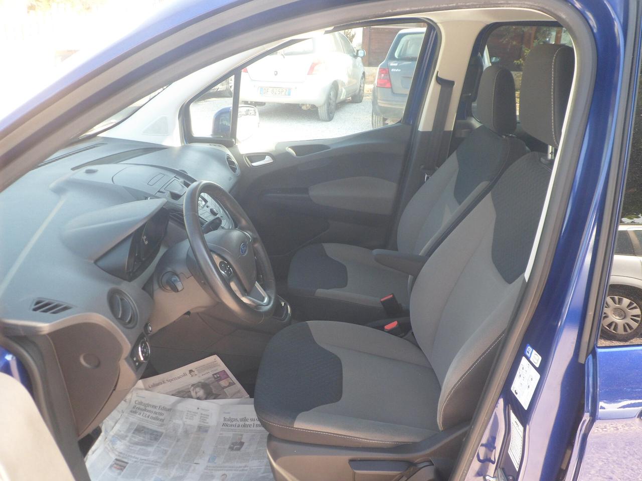 Ford Tourneo Courier 5 posti autovettura