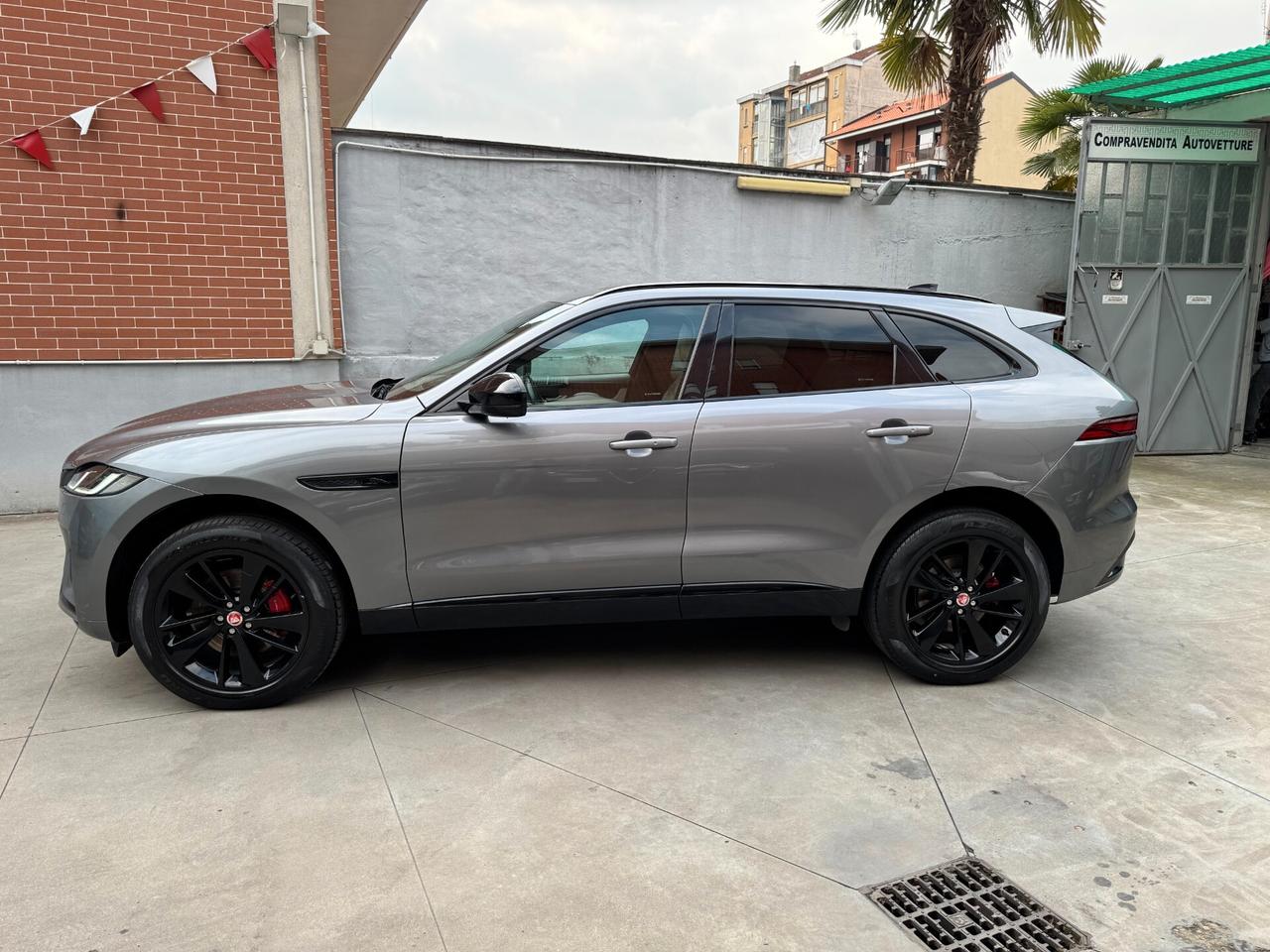 Jaguar F-Pace 2.0 D 204 CV AWD aut. R-Dynamic Black