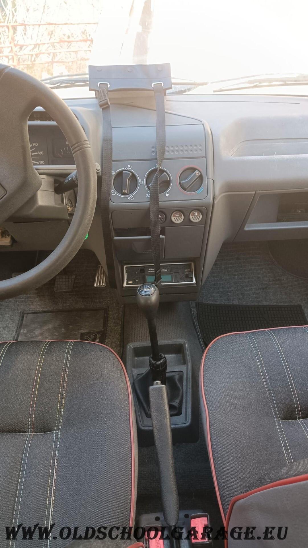 Peugeot 205 954 5 porte Look