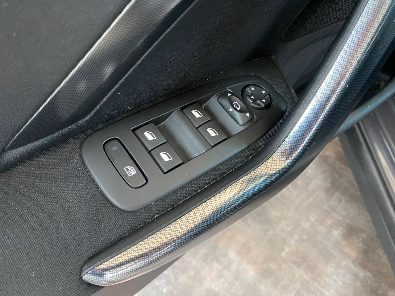 Peugeot 2008 1.6 BlueHDi 100 Allure UNiPRO/KMDOC