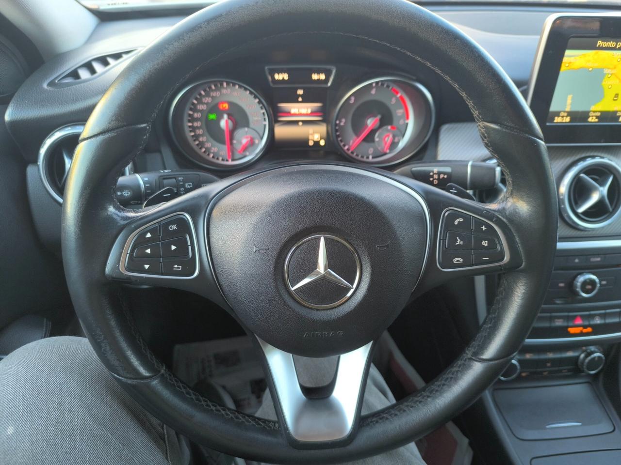 MERCEDES GLA SPORT 180 CDI AUTOMATICO DUE PROPIETARI