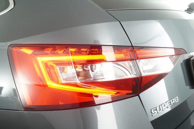 SKODA Superb Superb Wagon 1.6 TDI DSG Ambition/SCR